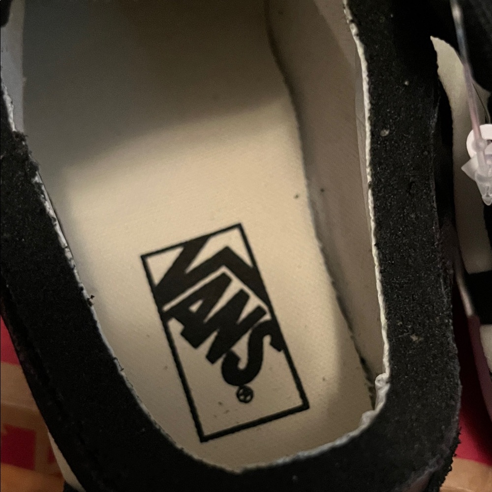 NEW Vans Black and White Low-Top Sneakers Old Skool Cap size 5.5W or 4.0mens - Picture 6 of 9